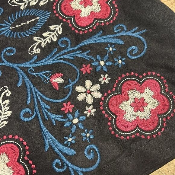 NWT Francesca’s embroidered skirt size medium. Suede feel. - Picture 3 of 11